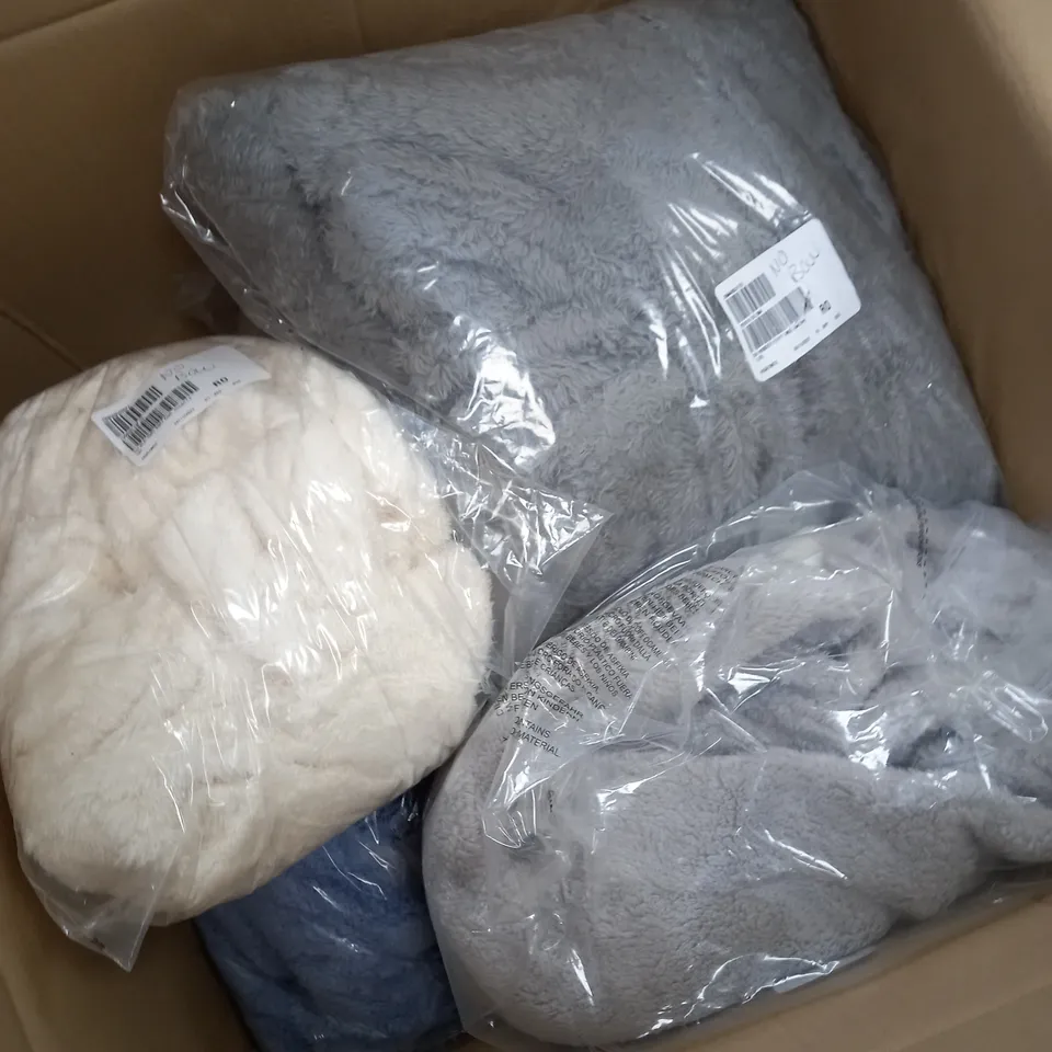 BOX OF APPROXIMATELY 10 ASSORTED ITEMS TO INCLUDE PILLOW, BEDDING, ONESIE ETC