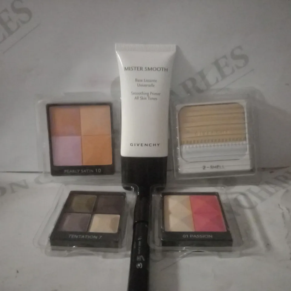 BOX OF APPROX 10 ASSORTED GIVENCHY TESTER PRODUCTS TO INCLUDE SMOOTHING PRIMER, POWDER BLUSH #PASSION, CONCEALER #MOUSSELINE HALEE, ETC 