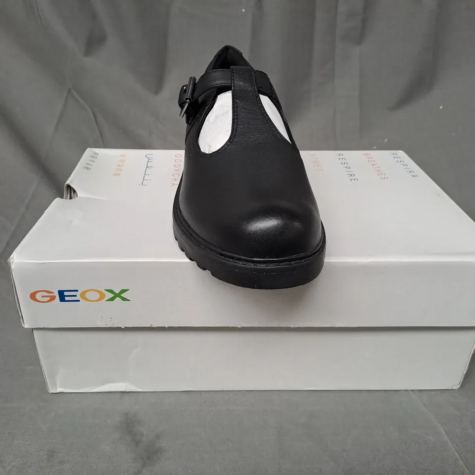 BOXED PAIR OF GEOX SHOES IN BLACK UK SIZE 5