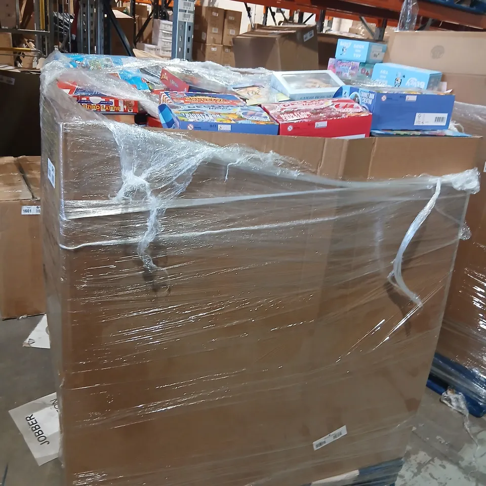 LARGE QUANTITY OF ASSORTED BOOKS