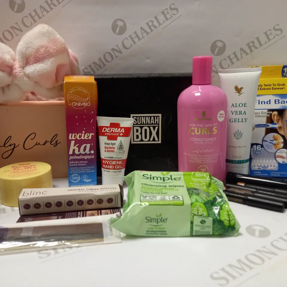 LOT OF APPROX 12 ASSORTED BEAUTY PRODUCTS TO INCLUDE LEE STAFFORD CURLS CONDITIONER, ALOE VERA GELLY, SIMPLE CLEANSING WIPES, ETC 