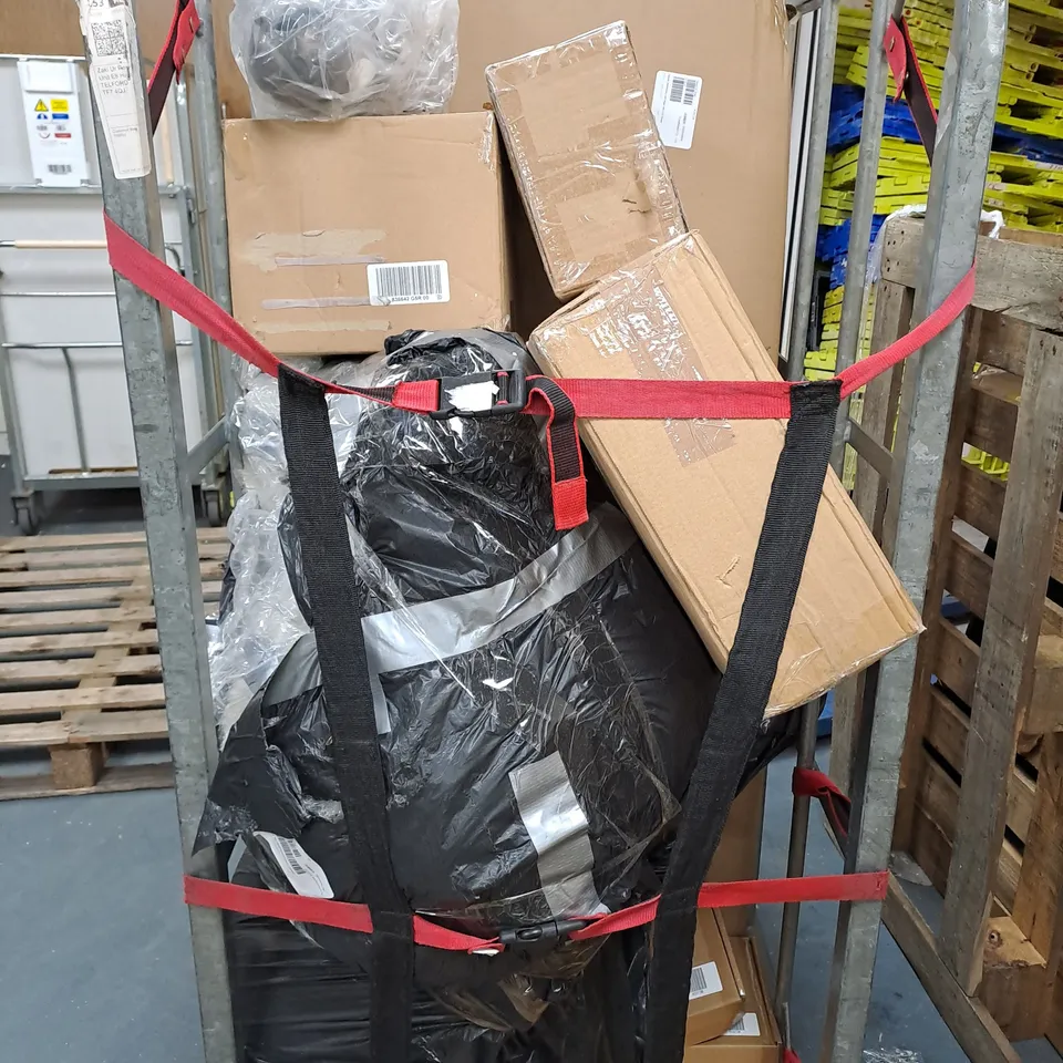 CAGE OF APPROXIMATELY 10 ASSORTED HOUSEHOLD ITEMS TO INCLUDE - KITCHENWARE - WITCH GARDEN WATER SPRINKLER - ETC. - COLLECTION ONLY  