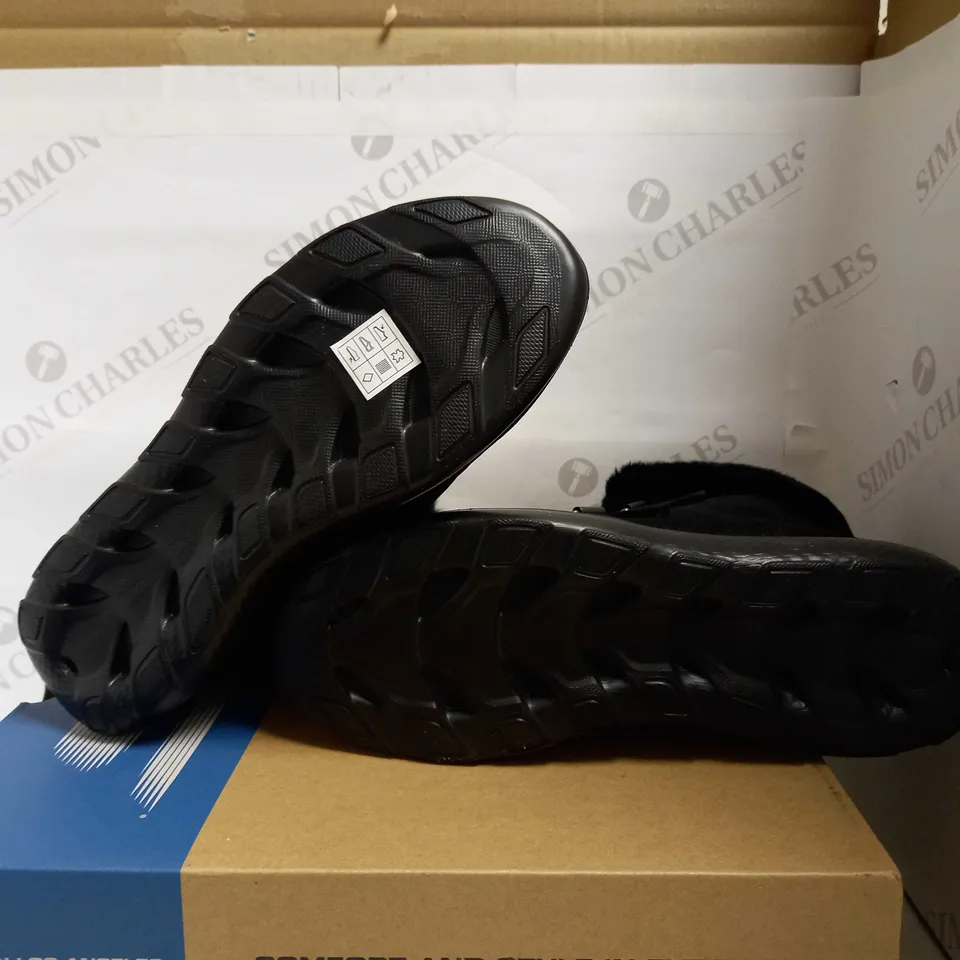 SKECHERS WINTER ON THE GO FAUX FUR TRIM BLACK BOOTS - UK SIZE 8