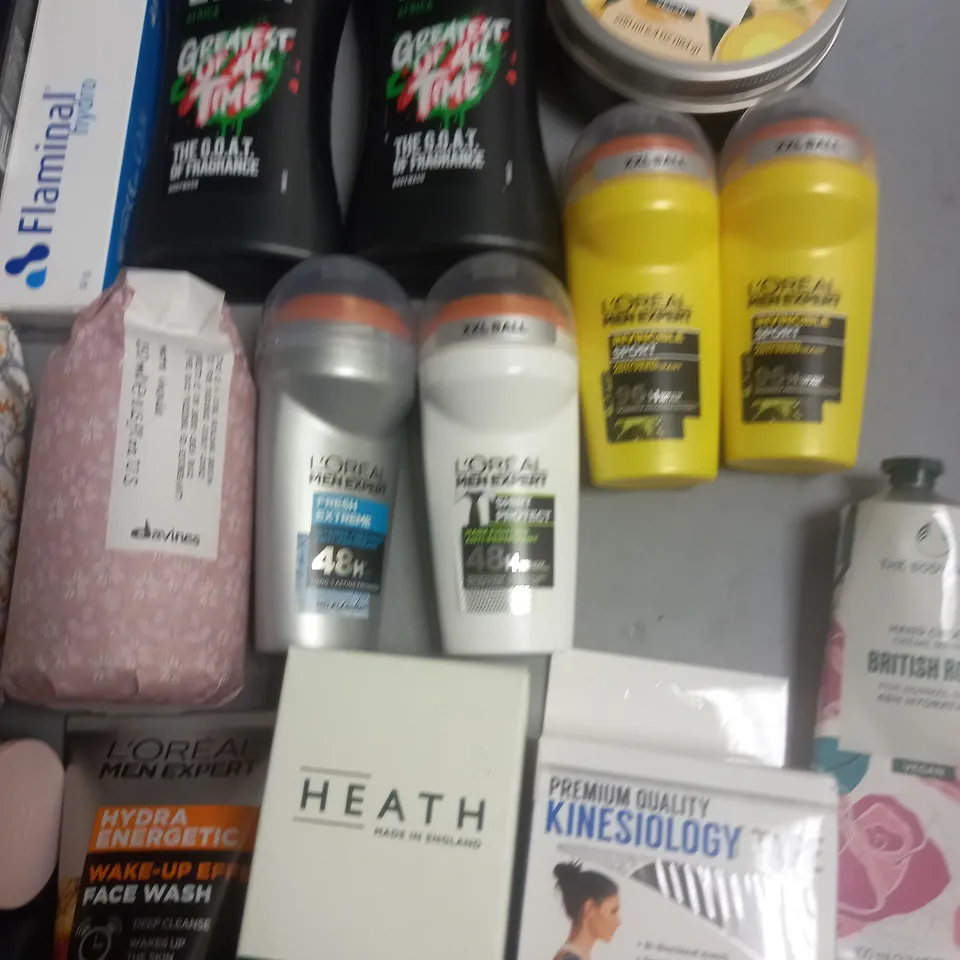 LOT OF APPROXIMATELY 30 ASSORTED HEALTH AND BEAUTY ITEMS TO INCLUDE HEATH MOISTURISER, MAKE WAVES DEODERANT AND KINESIOLOGY TAPE