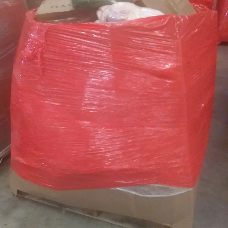 PALLET OF ASSORTED ITEMS INCLUDING 360 SWIVEL MOP, LAPTOP STAND, PUZZLE ASSEMBLE GUN, ARTIFICIAL GRASS