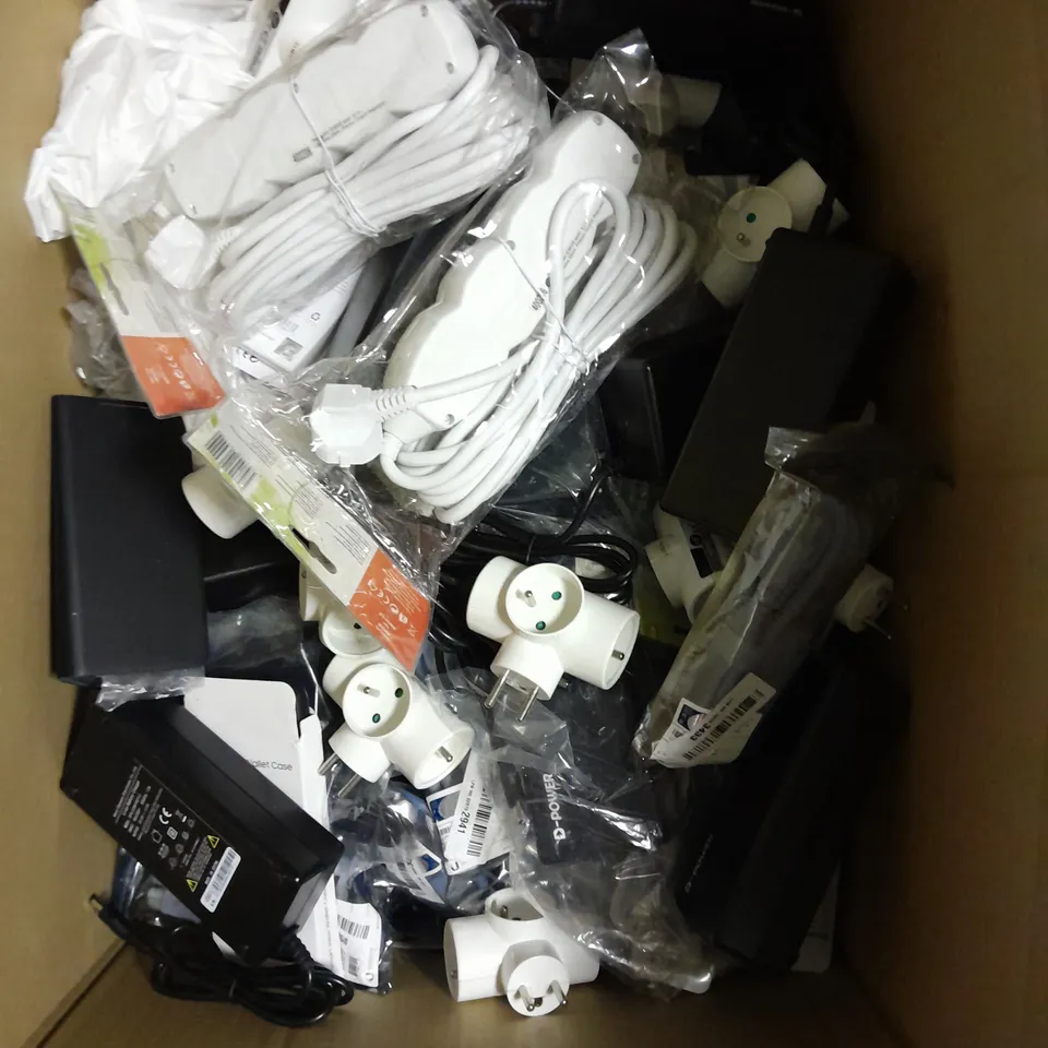 APPROXIMATELY 40 ASSORTED ELECTRICAL PRODUCTS TO INCLUDE POWER SUPPLIES, EXTENSION PLUGS, SMARTPHONE CASES ETC - COLLECTION ONLY 