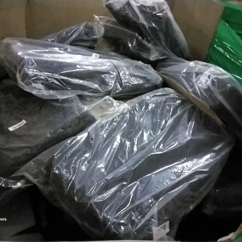 PALLET OF ASSORTED ITEMS INCLUDING TRAVEL CASES, 7 WONDERS WORLD MAP, XGEAR CAMPING CHAIR, BACKDROP STANC KIT, MEIJIA CASE