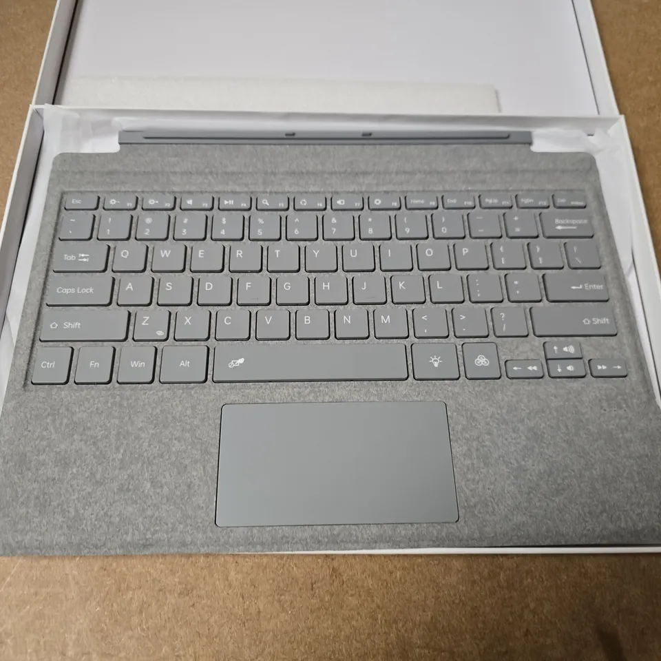 BOXED SYNCHRO KEYBOARD CASE FOR SURFACE PRO