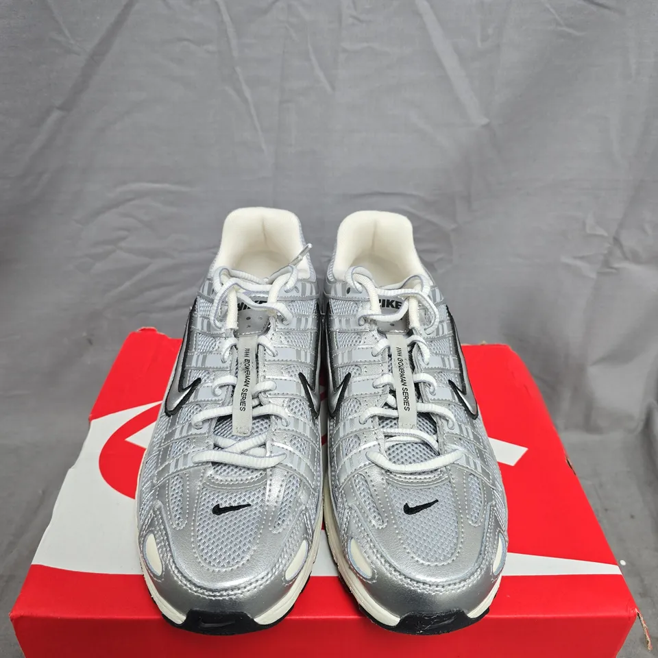 NIKE P-6000 TRAINERS – METALLIC SILVER, UK 5.5