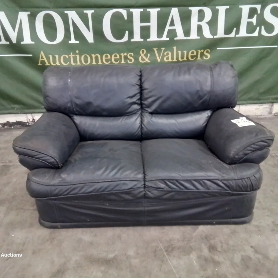 DESIGNER 2 SEATER LEATHER UPHOLSTERED SOFA 