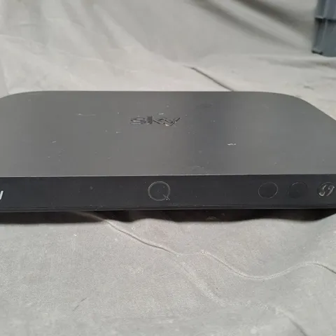 SKY Q BOX