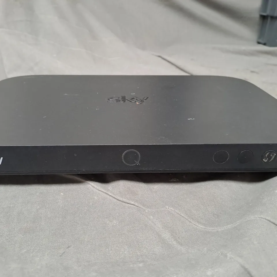 SKY Q BOX