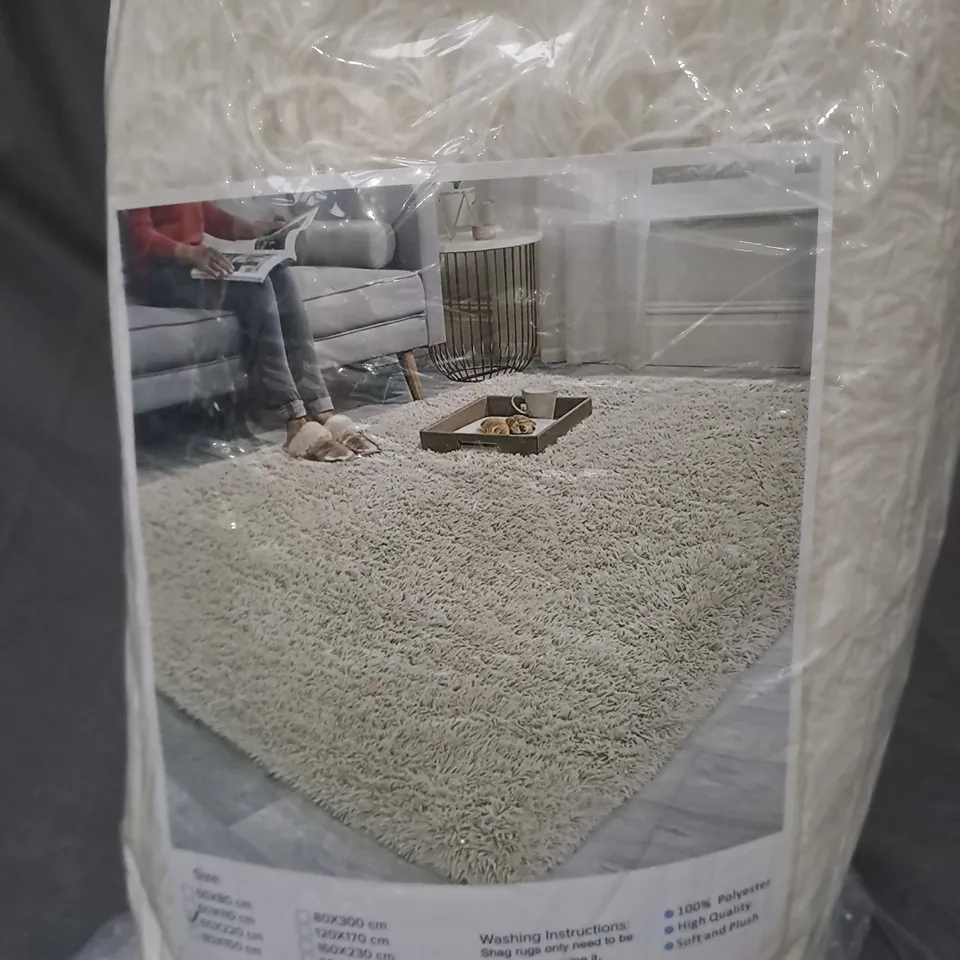 PACKAGED WHITE FUR EFFECT RUG- 60X220CM 