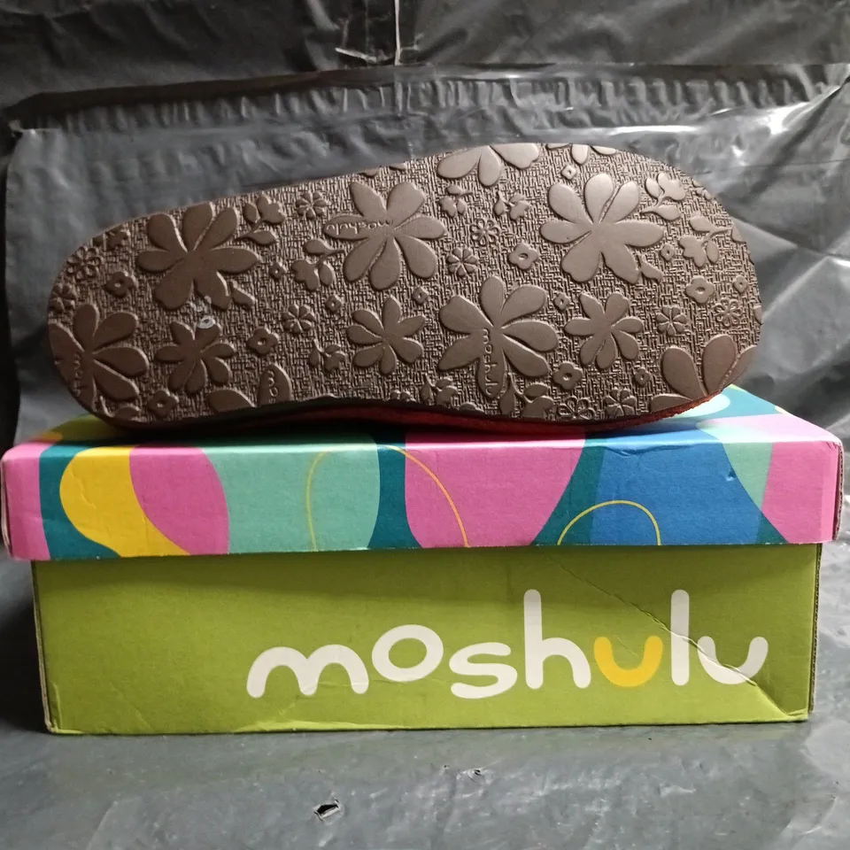 BOXED PAIR OF MOSHULU SLIP-IN SHOES IN ORANGE SIZE UK 6