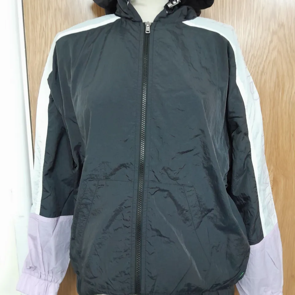 LEVIS x DEEPIKA PADUKONE ZIP UP COAT IN BLACK/WHITE - SMALL