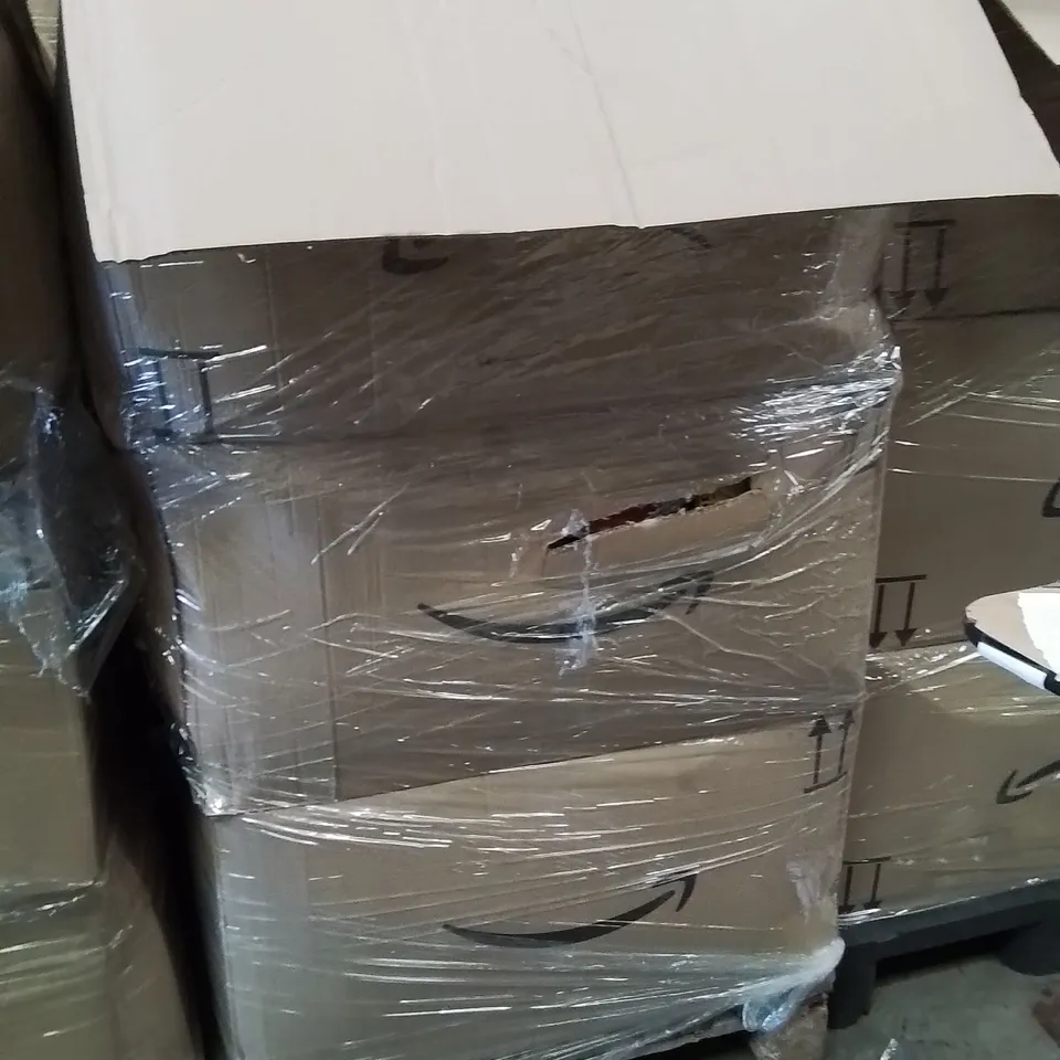 PALLET CONTAINING A LARGE QUANTITY OF PHONE CASES,SCREEN PROTECTORS 