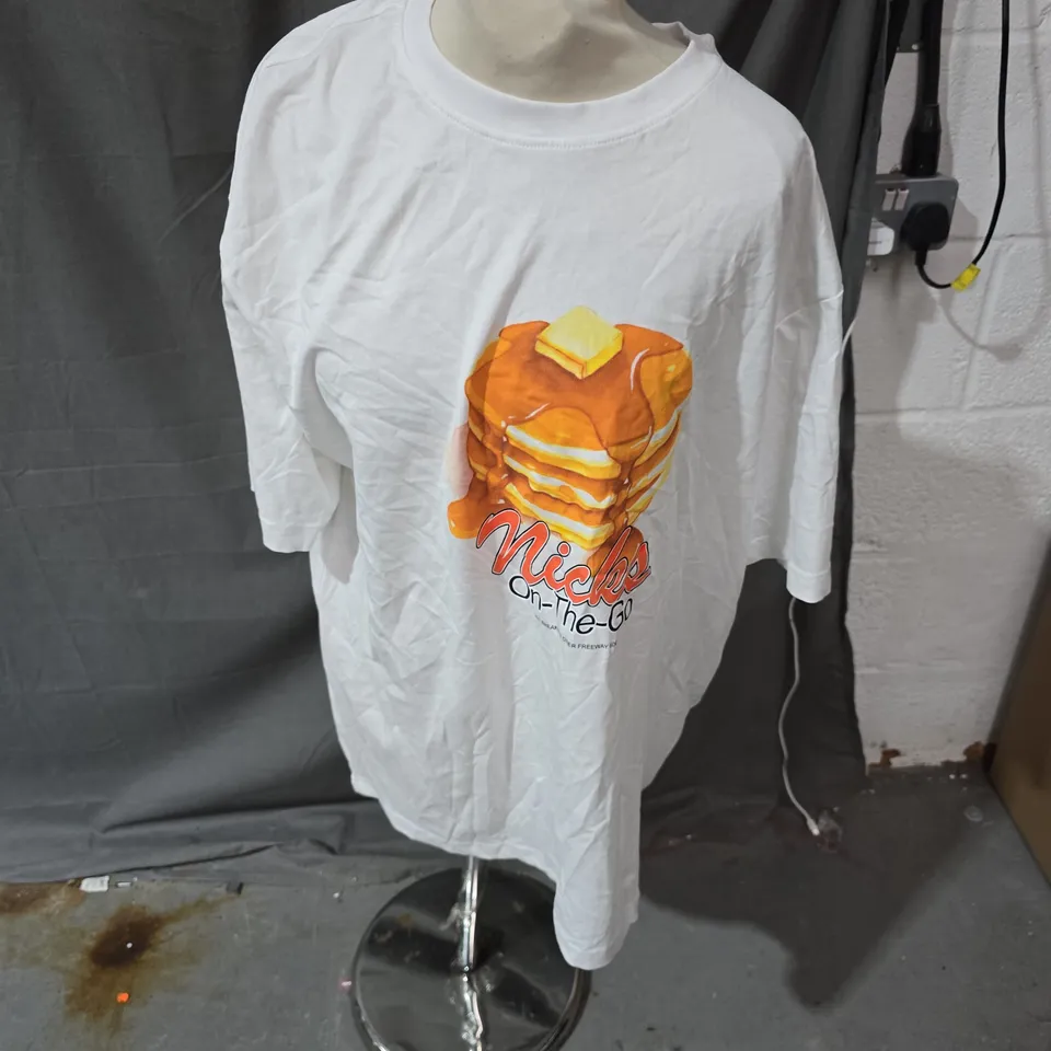 ONLY AN SONS WHITE T-SHIRT WITH PANCAKE GRAPHIC – UK L 