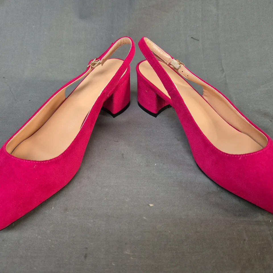 BOXED PAIR OF DESIGNER CLOSED TOE BLOCK HEEL SLINGBACK SHOES IN PINK EU SIZE 40