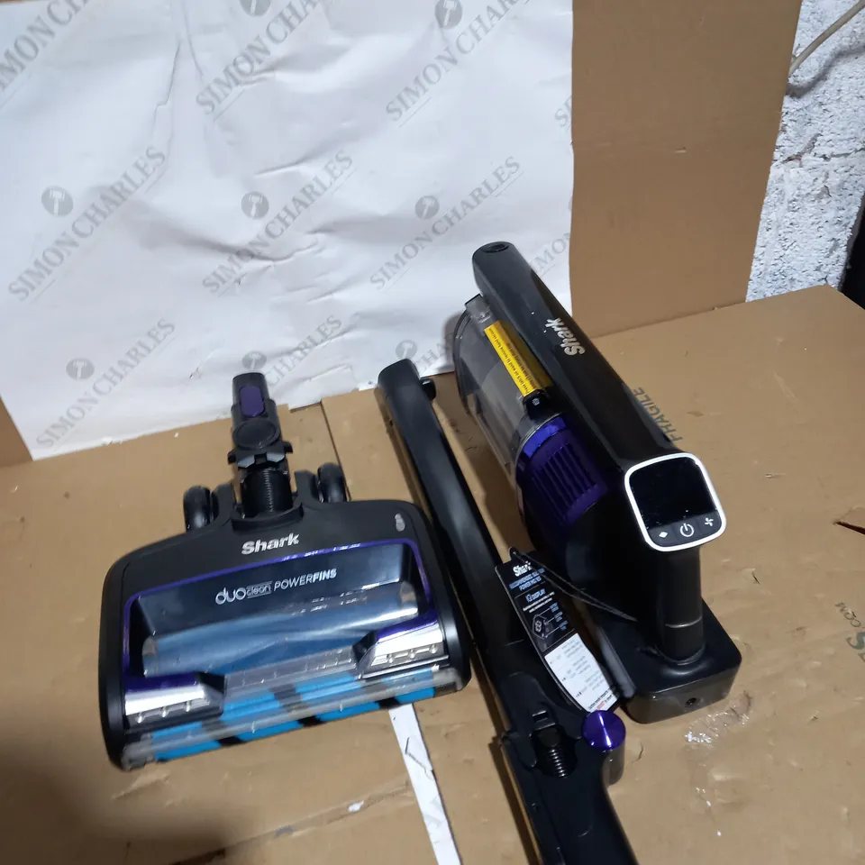 SHARK COMPLETE HOME CORDLESS STICK VACUUM