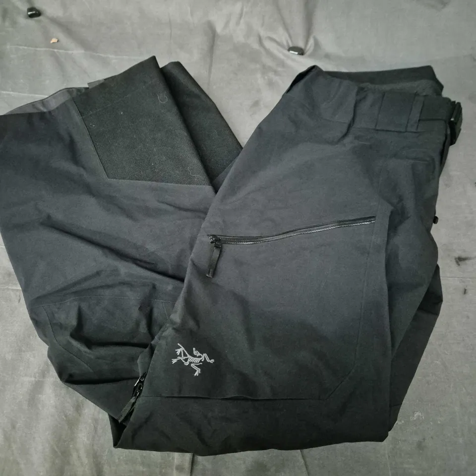 ARC'TERYX WOMEN'S TROUSERS – BLACK, SIZE 6