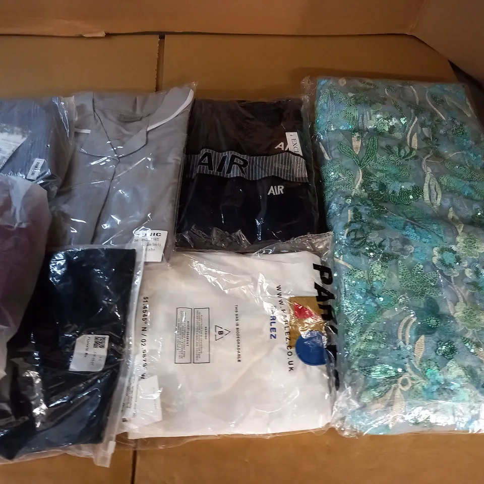 LARGE QUANTITY OF ASSORTED BAGGED CLOTHING ITEMS 