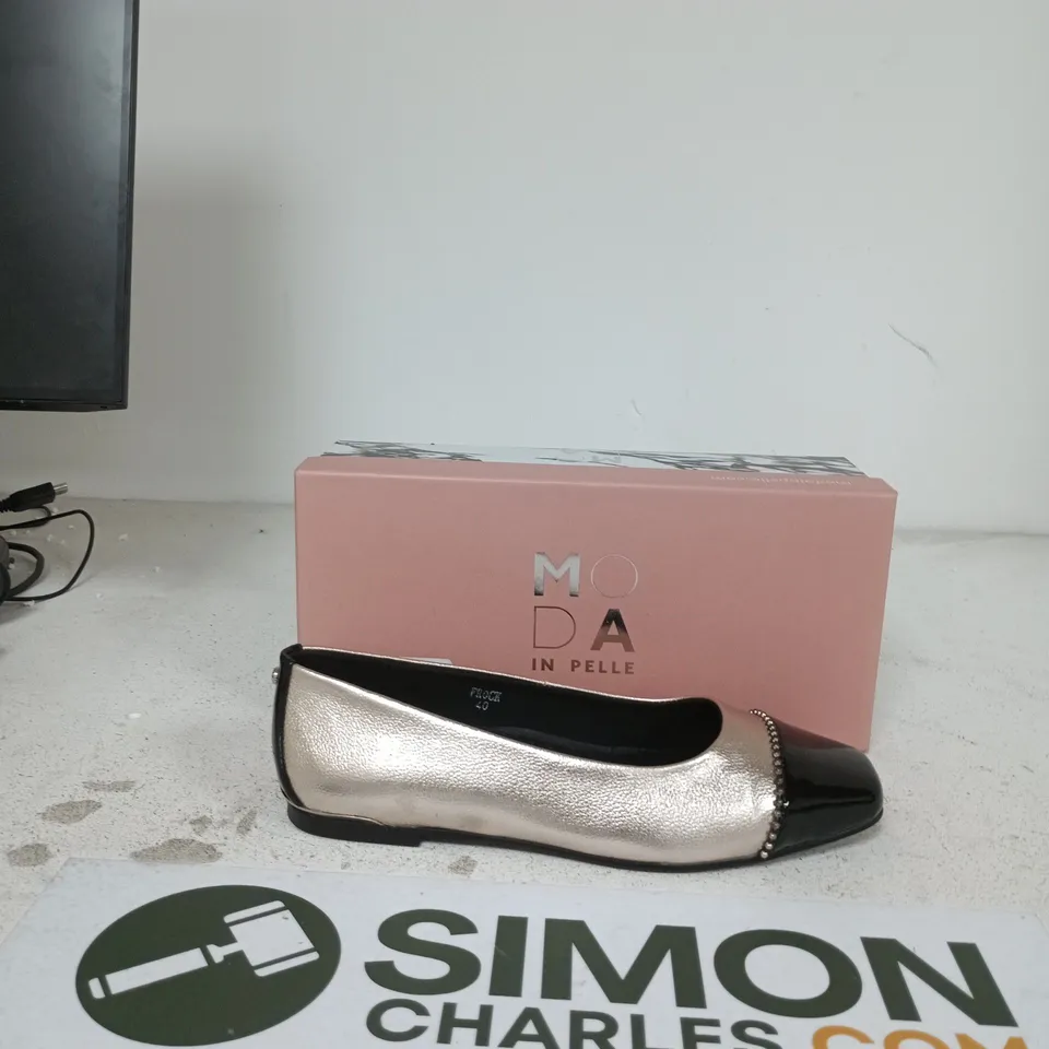 MODA IN PELLE METALLIC TWO-TONE FLAT SHOE – BLACK PATENT TOE CAP (BOXED) EU SIZE 40