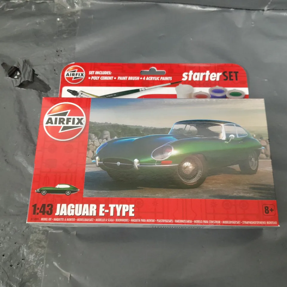 12 AIRFIX 1:43 JAGUAR E-TYPE STARTER SET 