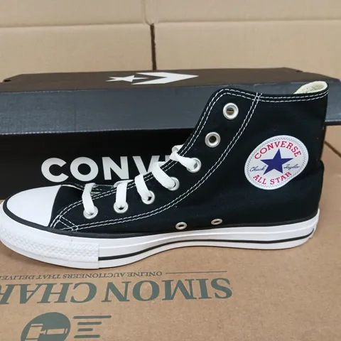 PAIR OF CONVERSE ALL STAR HI TRAINERS IN BLACK- UK 6