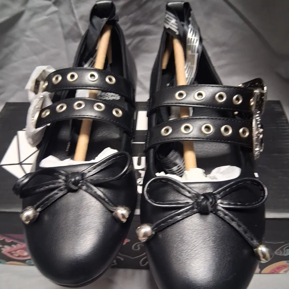 BRAND NEW BOXED KOI X DUNGEONS AND DRAGONS SONG OF REST BARD FLATS BLACK SIZE 7