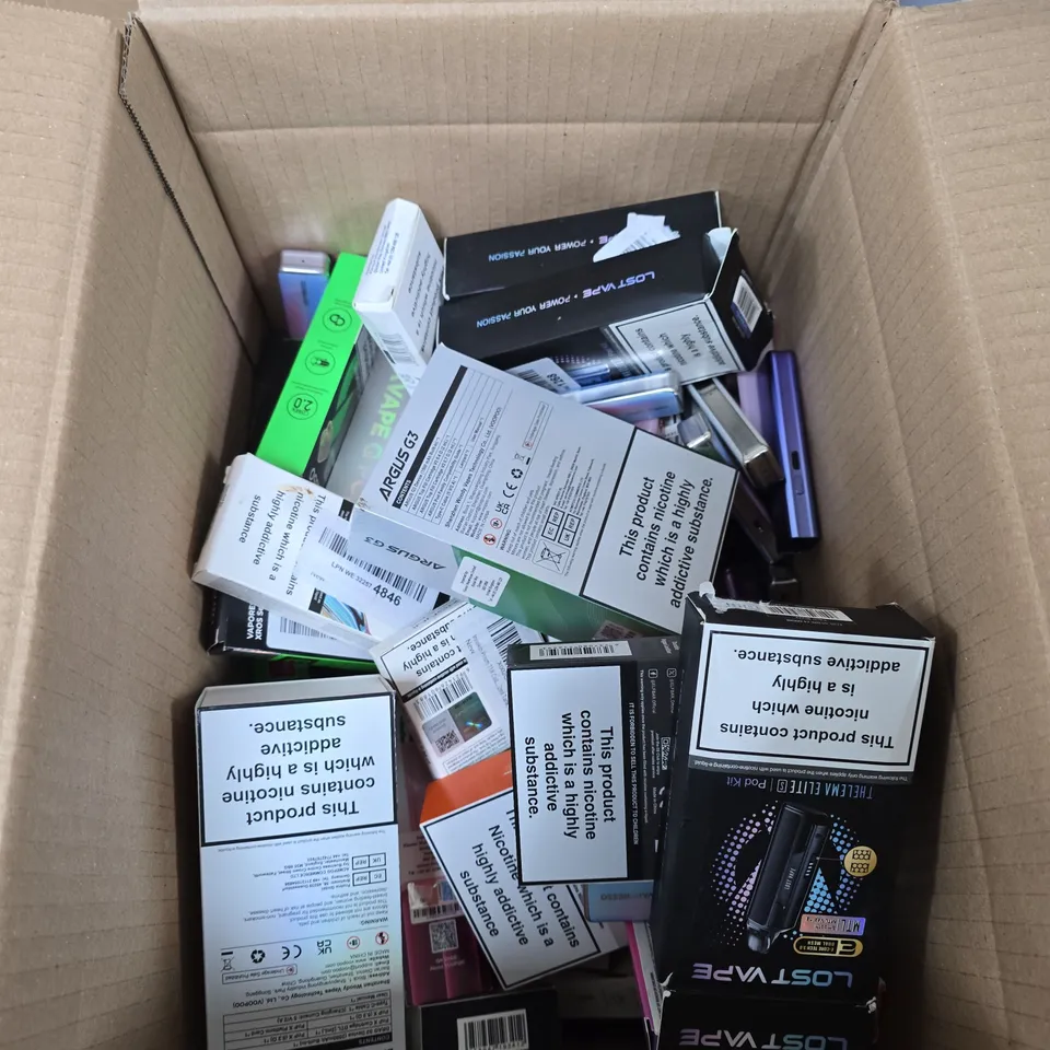 BOX OF APPROXIMATELY 30 ASSORTED E-CIGARETTES AND ACCOMPANIMENTS TO INCLUDE: VARIOUS GEEK VAPE ITEMS 