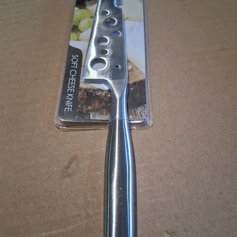 APPROXIMATELY SEVENTEEN CORE HOME SOFT CHEESE KNIVES