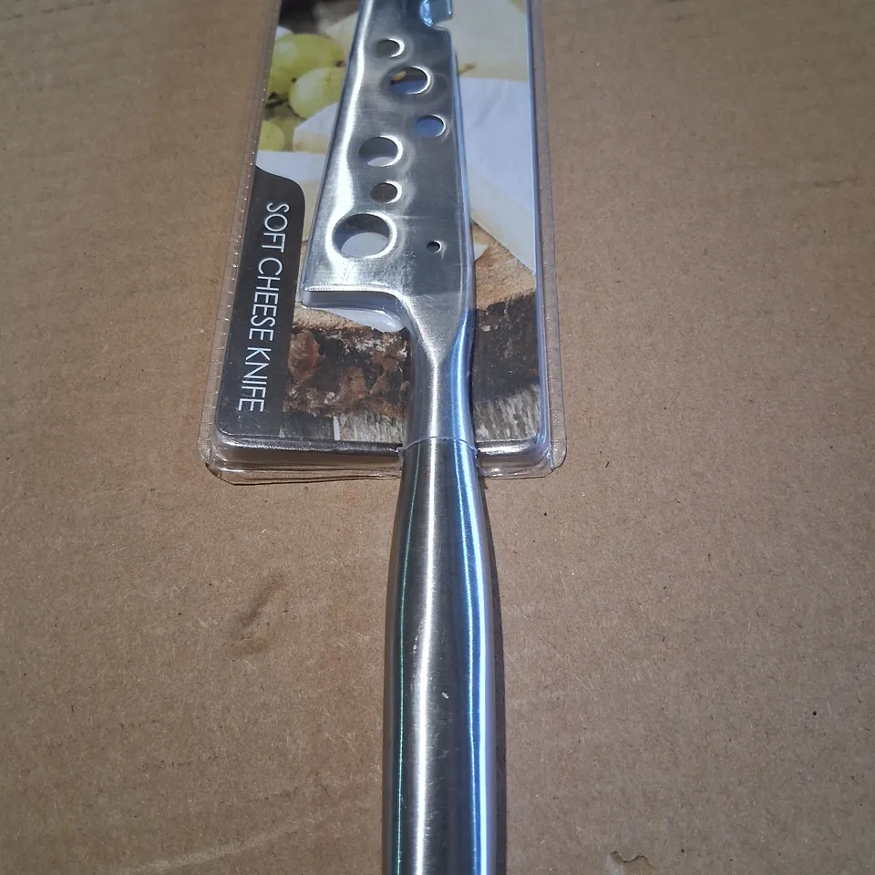 APPROXIMATELY SEVENTEEN CORE HOME SOFT CHEESE KNIVES