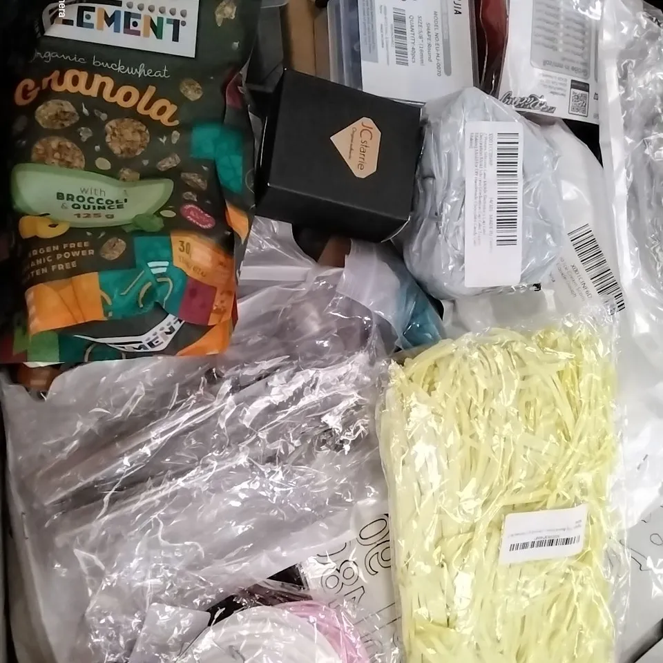 PALLET CONTAINING 3 BOXES OF ASSORTED HOUSEHOLD ITEMS TO INCLUDE HANGING BIRD FEEDERS AND ICE CREAM SCOOPS