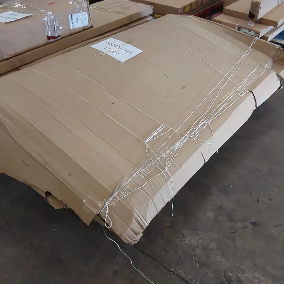 BOXED KETER MANOR 6FT W X 5FT D APEX OUTDOOR GARDEN SHED (1 BOX)