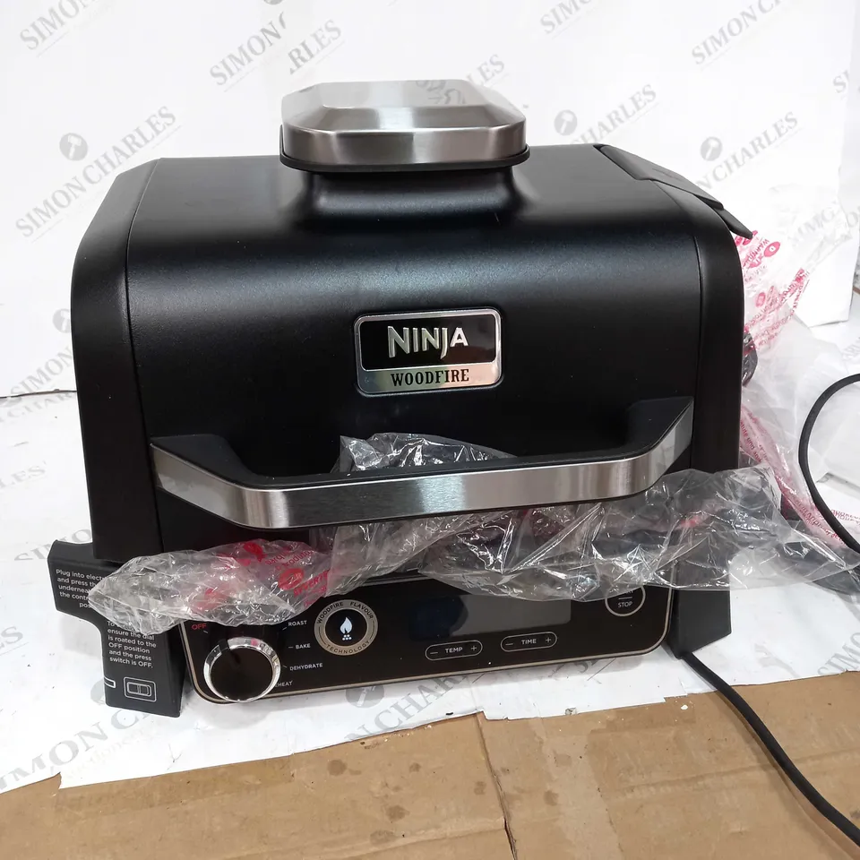 BOXED NINJA WOODFIRE ELECTRIC BBQ GRILL & SMOKER WITH AIR FRY FUNCTION OG701UKQ