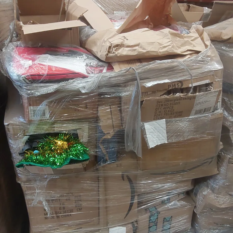 PALLET TO CONTAINING A VERY LARGE QUANTITY OF ASSORTED ITEMS INCLUDING: REDWOOD COOL BAGS, 250ML SWING TOP BOTTLES, CHRISTMAS HATS ECT