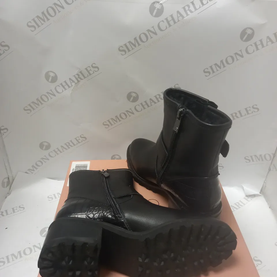 BOXED CORNELIA BLACK LEATHER SHORT BOOT - SIZE 4