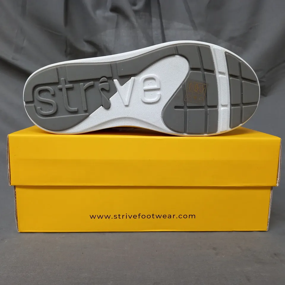 BOXED PAIR OF STRIVE TRAINERS IN WHITE SIZE 5