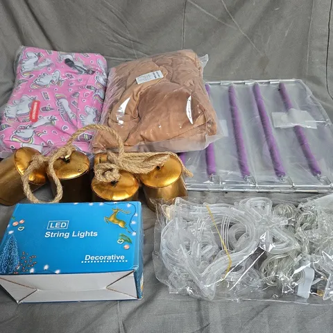 LARGE BOX OF APPROXIMATELY 12 ASSORTED HOUSEHOLD ITEMS TO INCLUDE - LED LIGHTS - BAG - CHAIR COVER - ETC