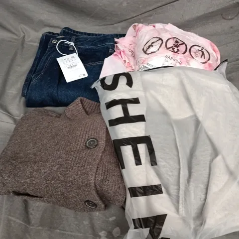 BOX OF APPROXIMATELY 20 ASSORTED CLOTHING ITEMS TO INCLUDE DRESS, JEANS, CARDIGAN, ETC