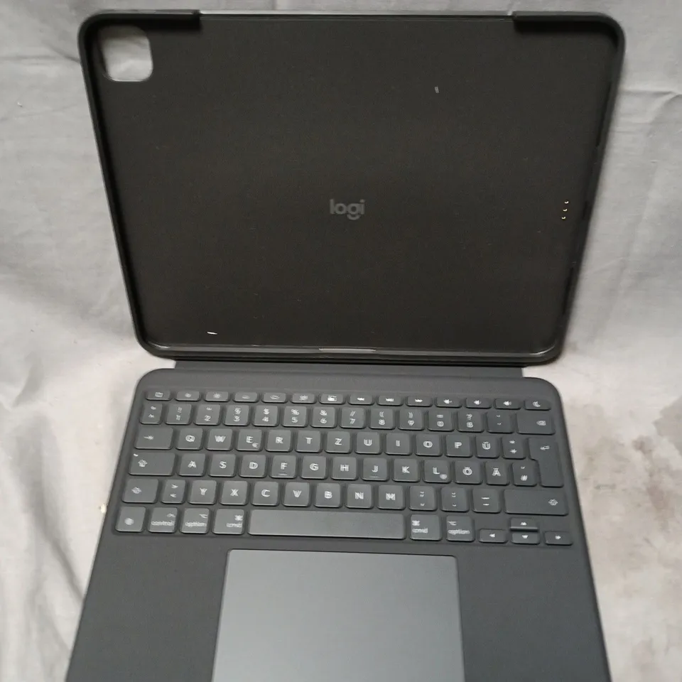 BOXED LOGITECH COMBO TOUCH IPAD TABLET KEYBOARD CASE - GERMAN LAYOUT 