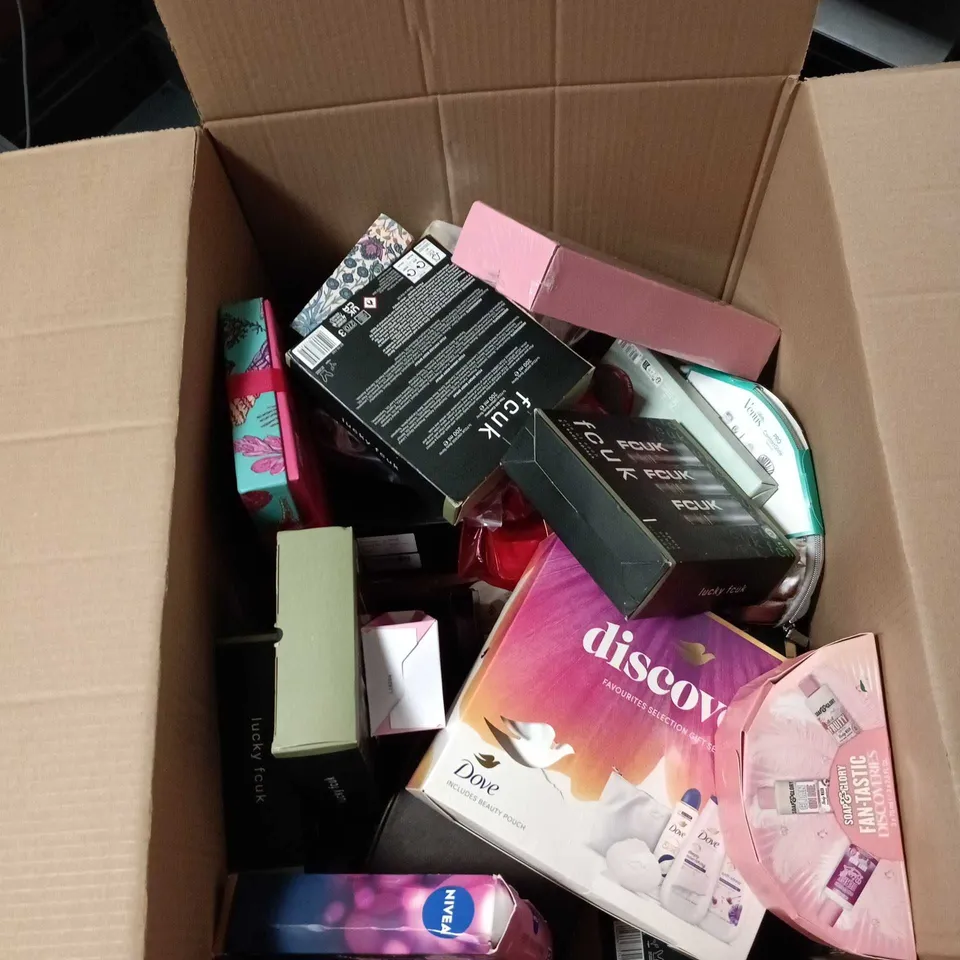 BOX OF APPROXIMATELY 25 COSMETIC ITEMS/BOX SETS TO INCLUDE FCUK, NIVEA, SOAP AND GLORY, DOVE, CRABTREE AND EVELYN ETC