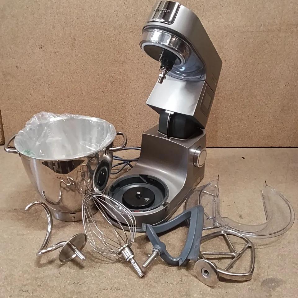BOXED KENWOOD TITANIUM CHEF PATISSIER XL KITCHEN MACHINE & MIXER, KWL90.004SI