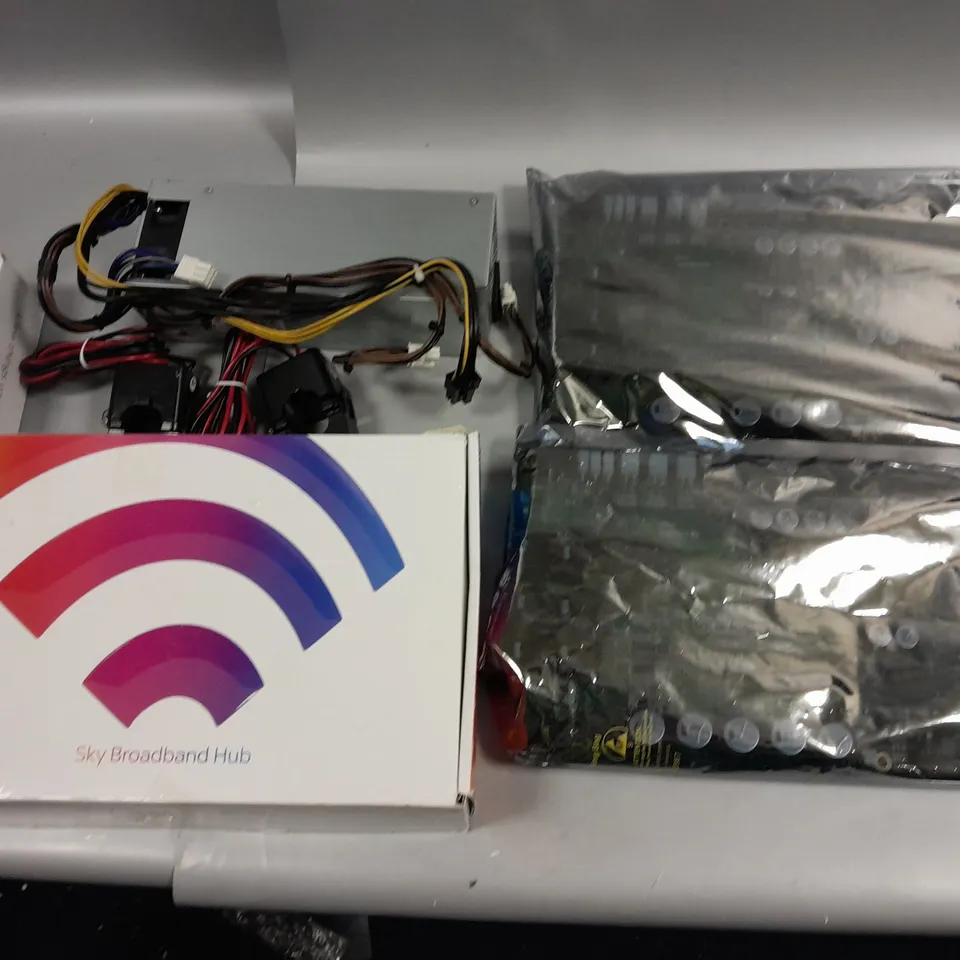 LOT OF 5 ASSORTED TECH ITEMS TO INCLUDE DELL H360EGM, LCTA97C2 CLASPS AND MKM ICONX MKM3 REV K BOARDS