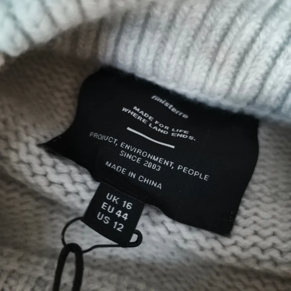 FINISTERRE EYRE CREW NECK JUMPER IN OATMEAL - SIZE 16