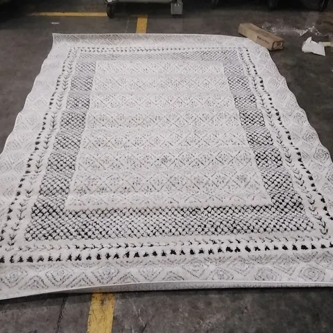 THEIA ORIENTAL AREA RUG APPROXIMATELY 200X275CM