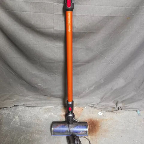 DYSON V8 ABSOLUTE CORDLESS VACUUM CLEANER WAND AND CHARGER ONLY