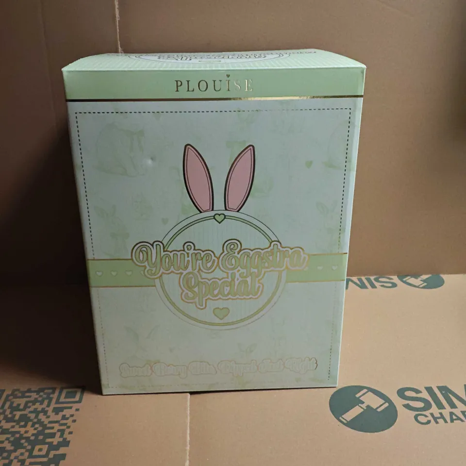 P LOUISE YOU'RE EGGSTRA SPECIAL EGG-SHAPED MAKEUP CASE 