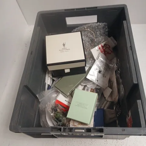 BOX OF APPROXIMATELY 20 ASSORTED JEWELLERY ITEMS TO INCLUDE: ENVY BRACLET/BANGLE 
