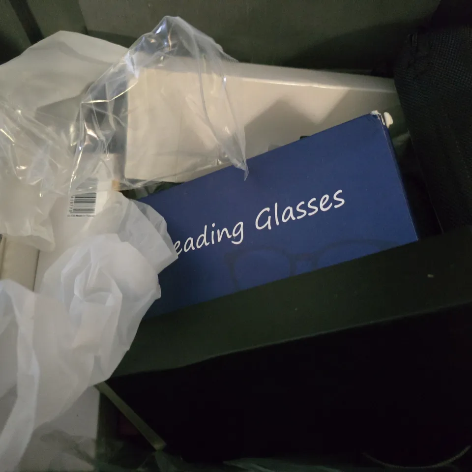APPROXIMATELY 13 ASSORTED VISION CARE ITEMS TO INCLUDE - EYEWEAR GLASSES , CARRY CASES , SUNGLASSES 